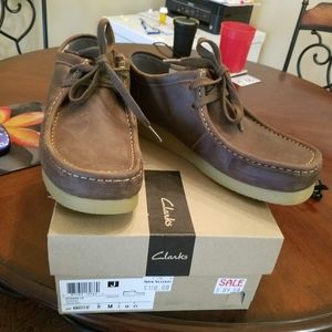 Mens size 8 brown Clark shoe
